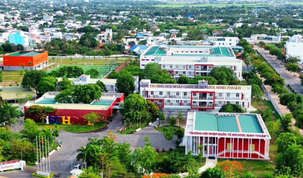 Trường Hội nhập Quốc tế iSchool Ninh Thuận tại số 85 Nguyễn Văn Cừ, phường Phan Rang, tỉnh Khánh Hòa